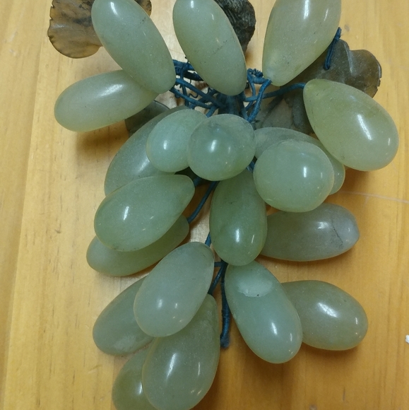 Vintage Jade Grape Cluster - Picture 1 of 1